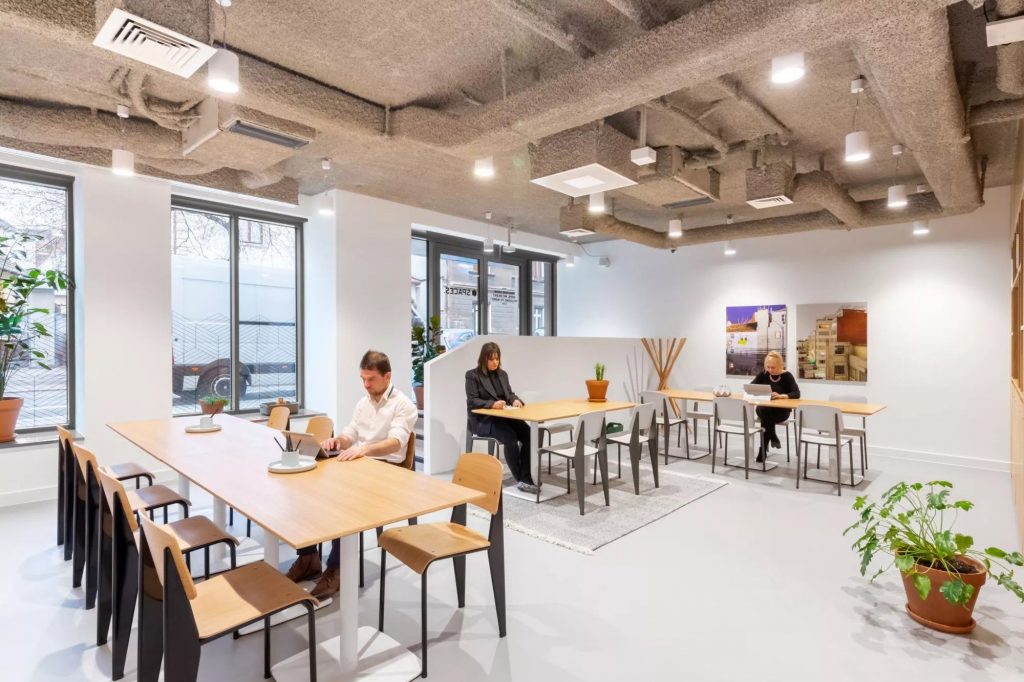 People sitting and working in a common area at Spaces Fabryka Kart